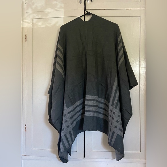 One Size Open Front Asymmetrical Poncho - Picture 4 of 5